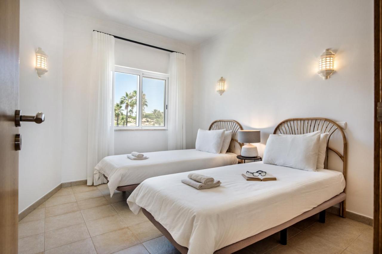 Beautiful Two Bedroom Apartment With Roof Terrace Carvoeiro  Buitenkant foto